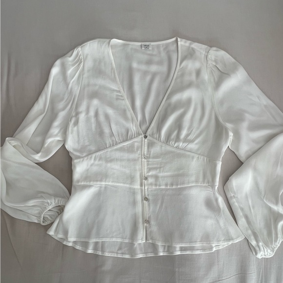 Aritzia - Wilfred - New prairie blouse, button-front v-neck blouse - Picture 1 of 7